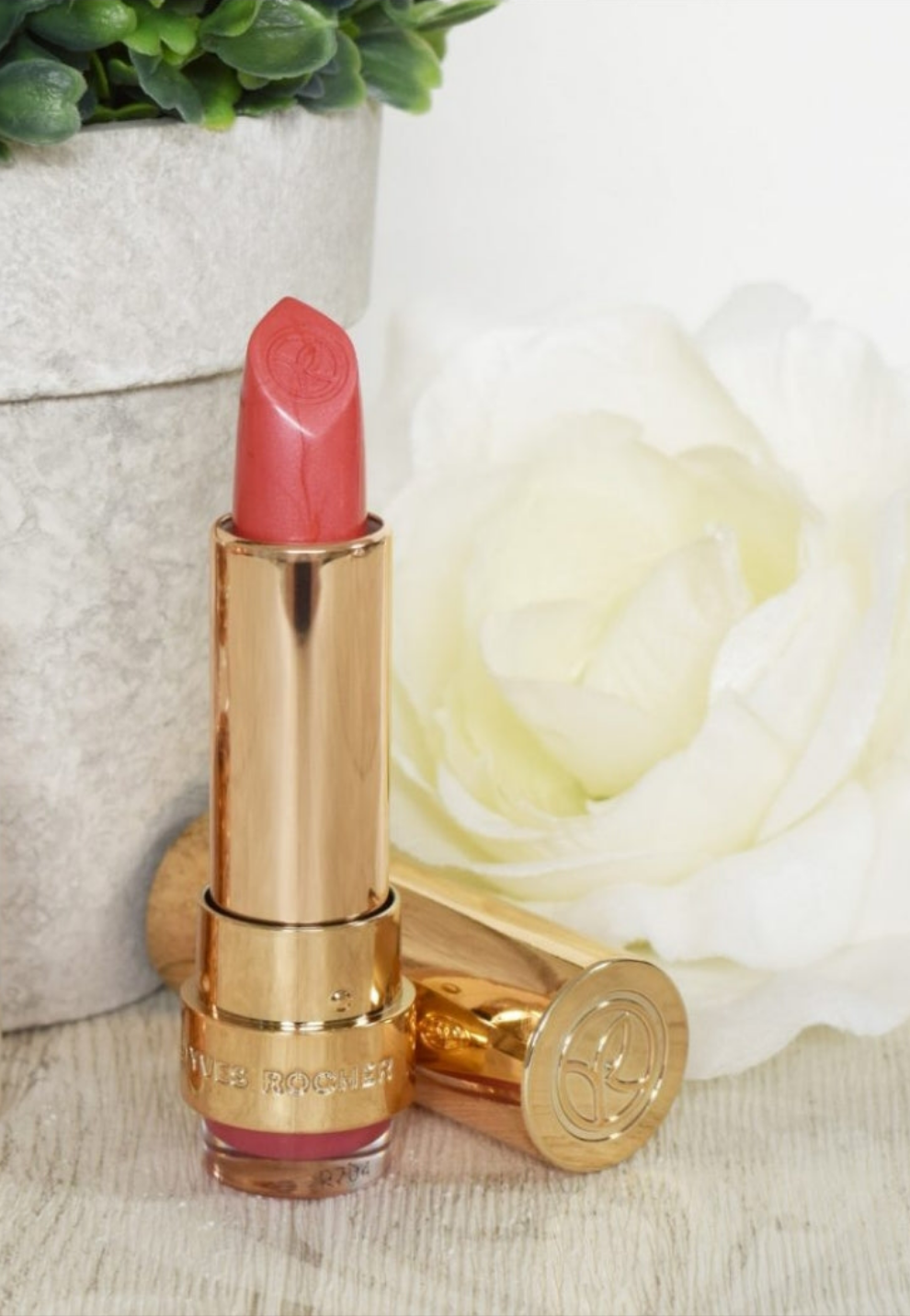 Rouge à lèvres Satin satiné '' Yves Rocher '' collection grand Rouge