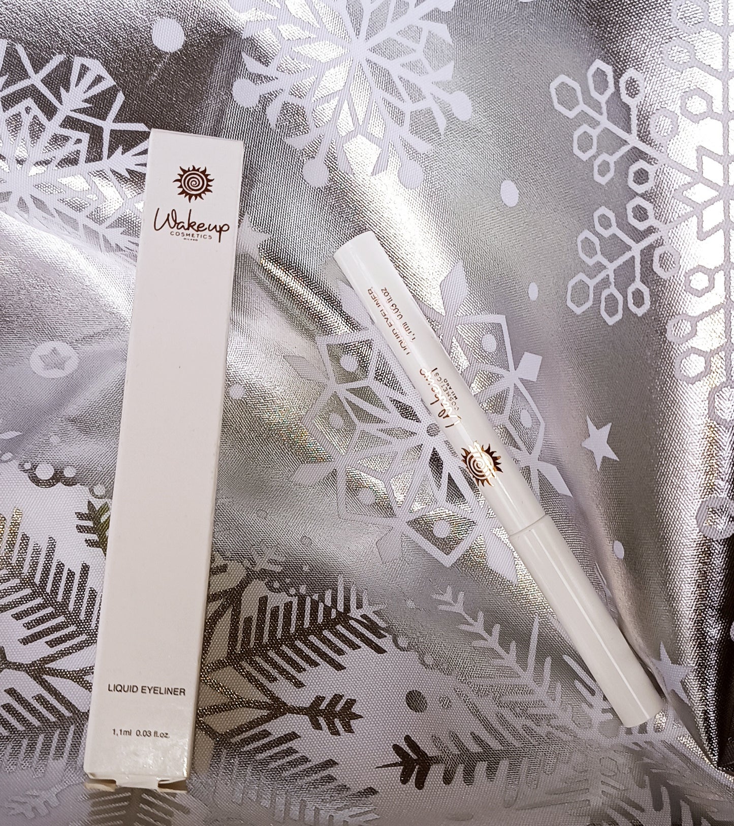 Eyeliner noir make-up cosmétiques Milano Noir