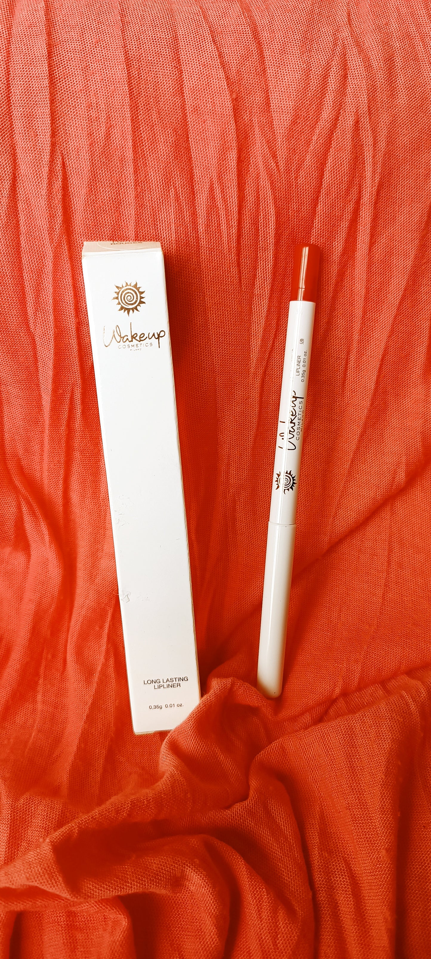Crayon à lèvres Rouge vif Make-up cosmétiques Milano