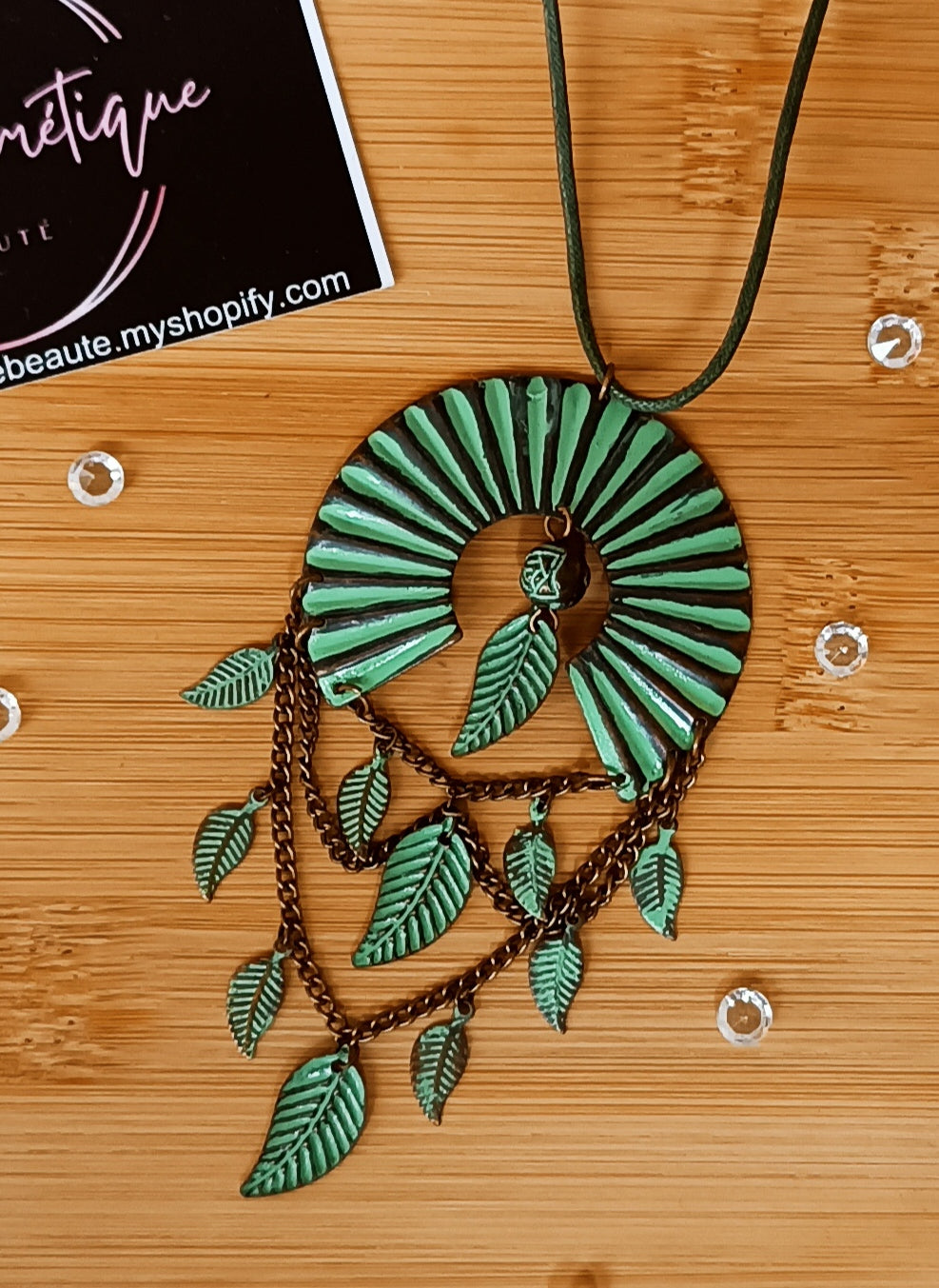 Chaîne et Pendentif style Sautoir "Petite Feuille"