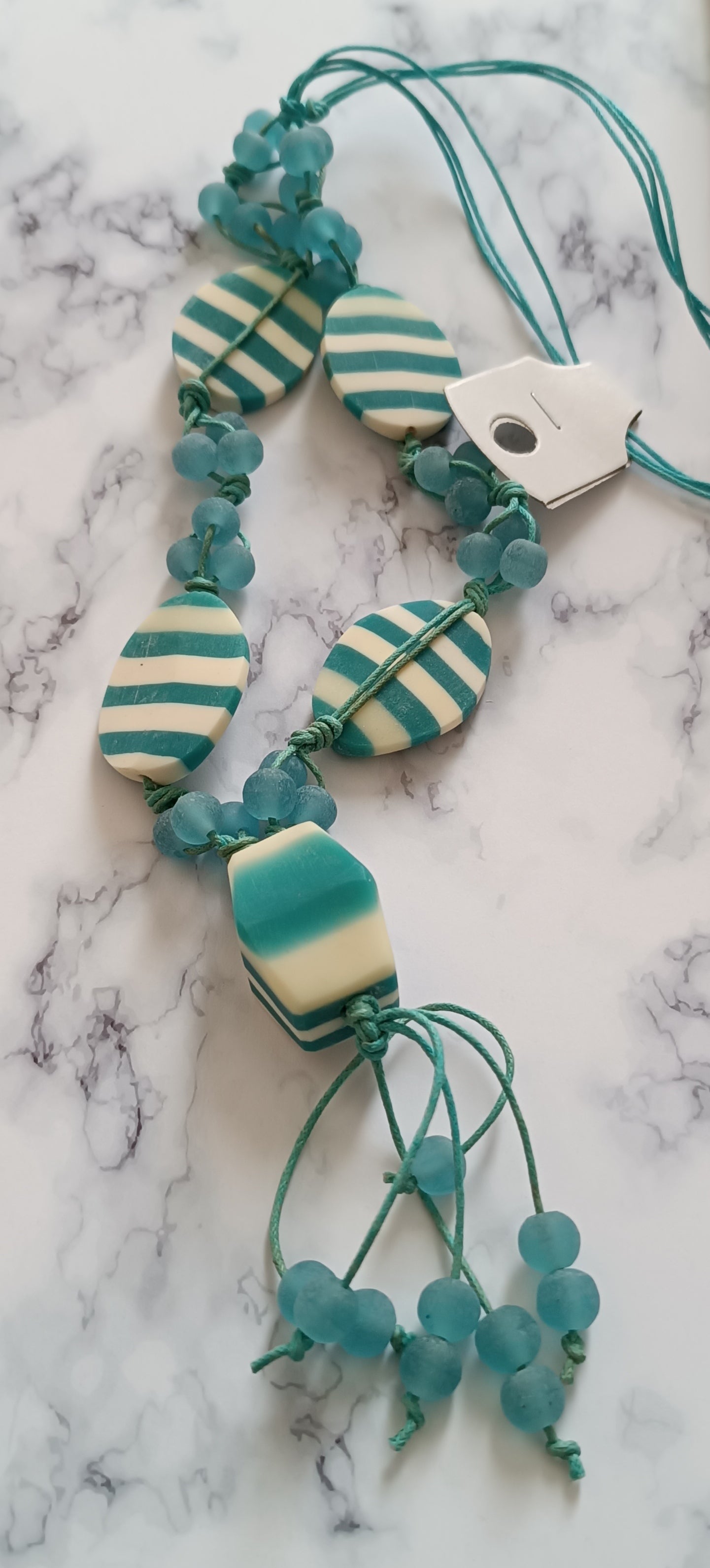 Long collier rayures