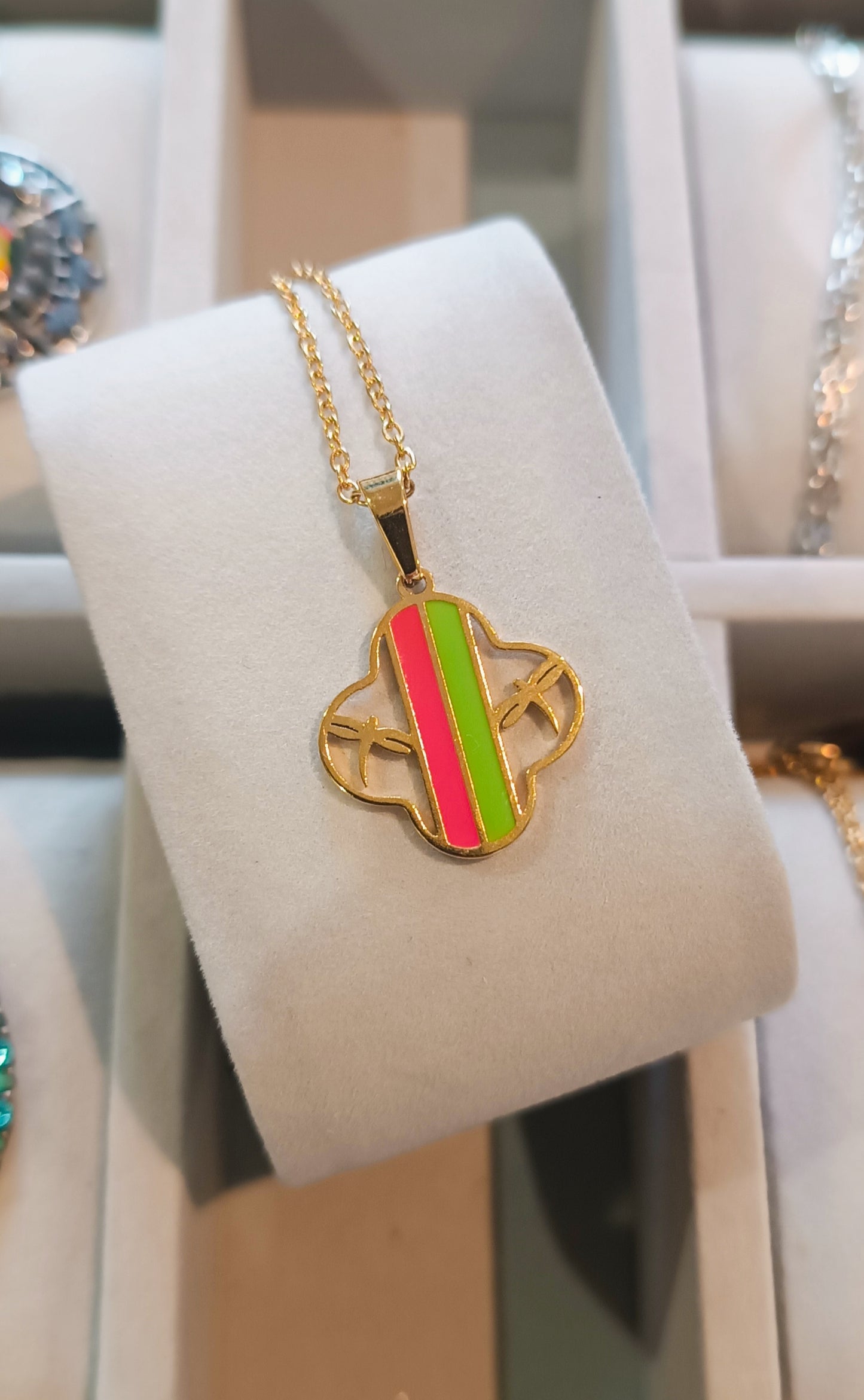 Chaine pendentif libellule acier inoxydable forme géométrique