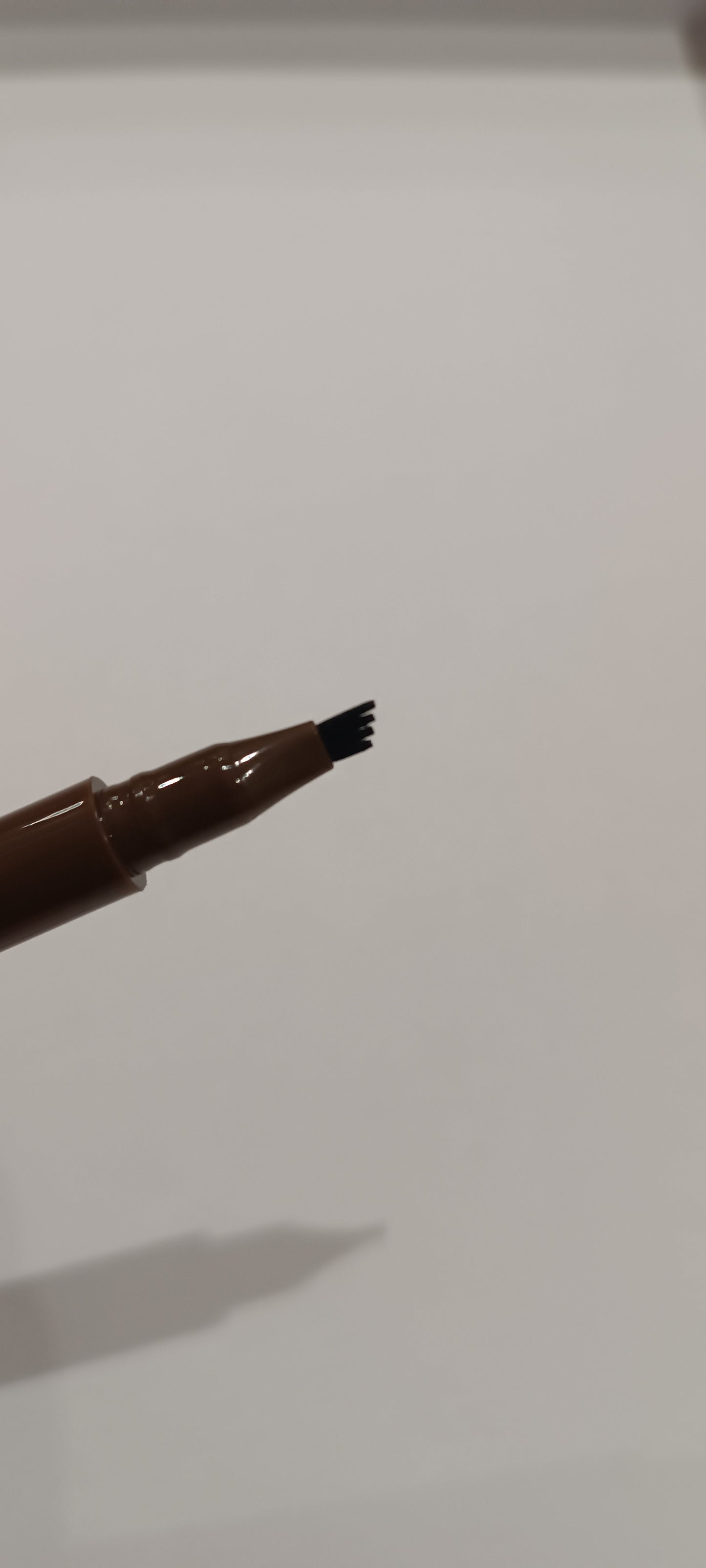 Crayon sourcils micro- blading marron foncé Anti éclaboussures ''Yardley London''