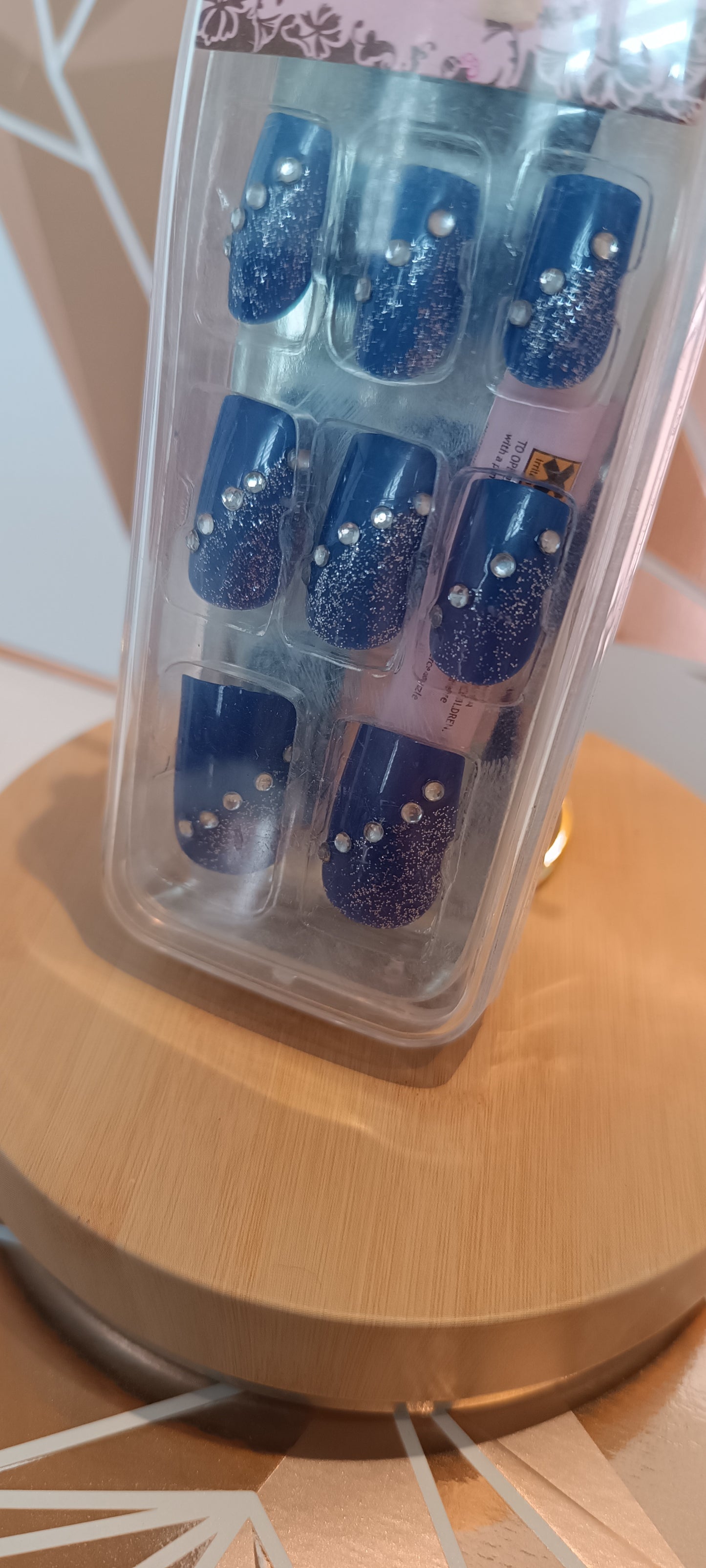 Faux ongles bleue et strass
