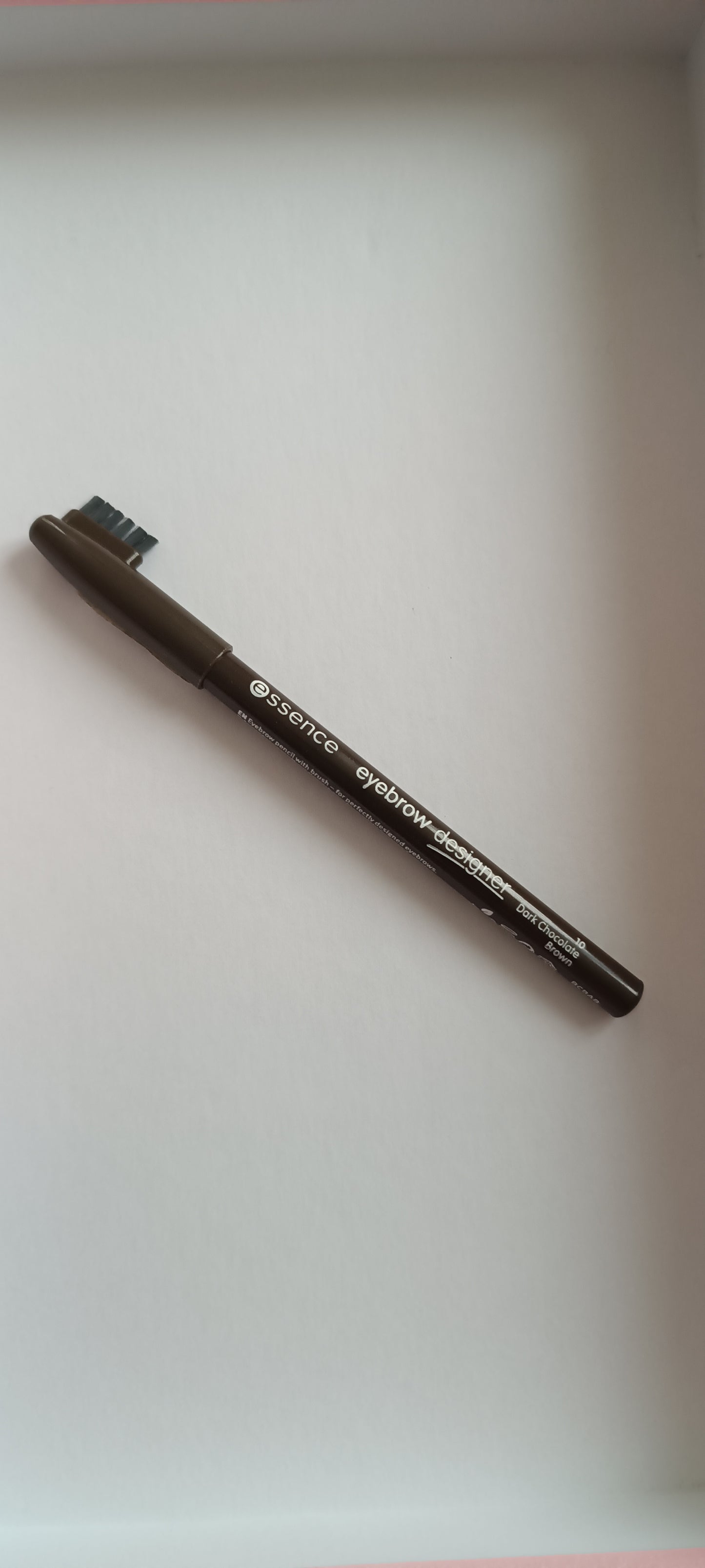 Crayon à Sourcils Marron Chocolat avec sa brosse intégré ''Essence''