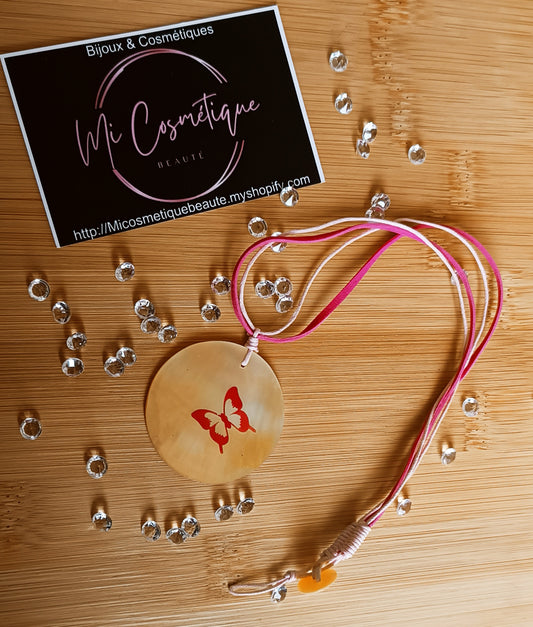 Collier Papillon pendentif coquillage