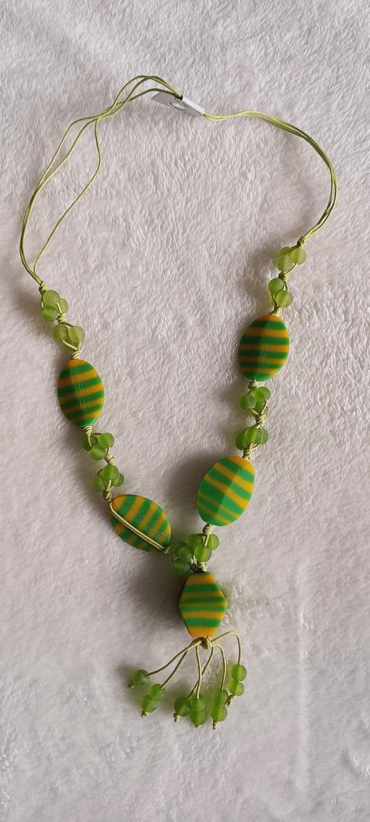 Long collier rayures