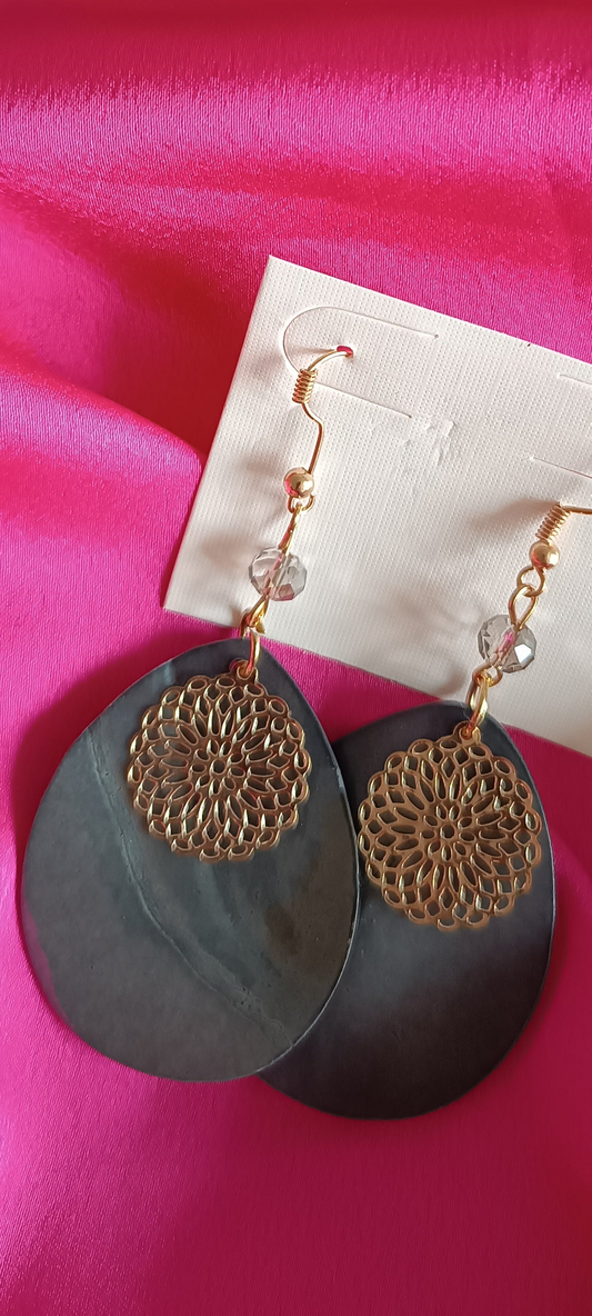 Boucles d'oreilles pendantes Grise et or en forme de goutte géométrique