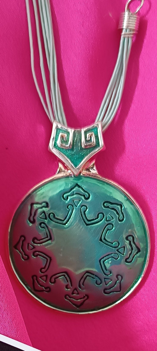 Collier et pendentif celtique turquoise ajustable Acier