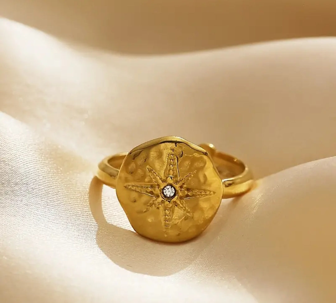 Bague Ajustable Réglable Acier inoxydable placage Or 14K et zircon cubique finition martelé Étoile