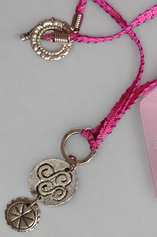 Collier et pendentif argenté rose fuchsia style celtique acier