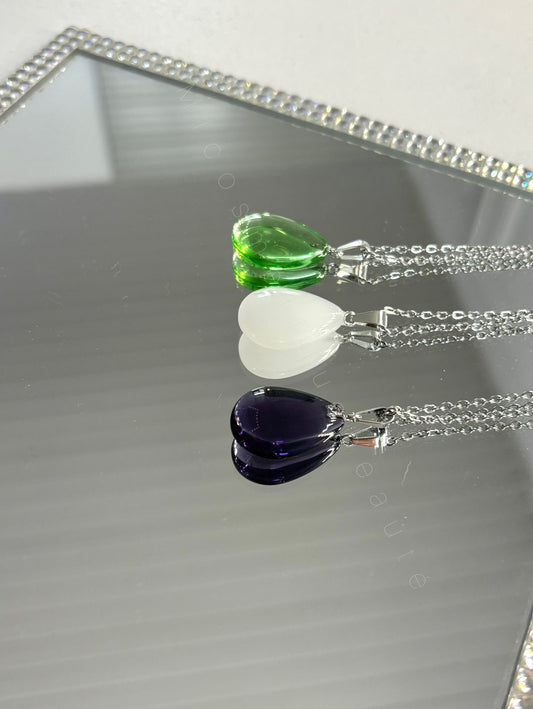 Pendentif en Verre en forme de goutte avec sa chaîne ajustable en acier inoxydable