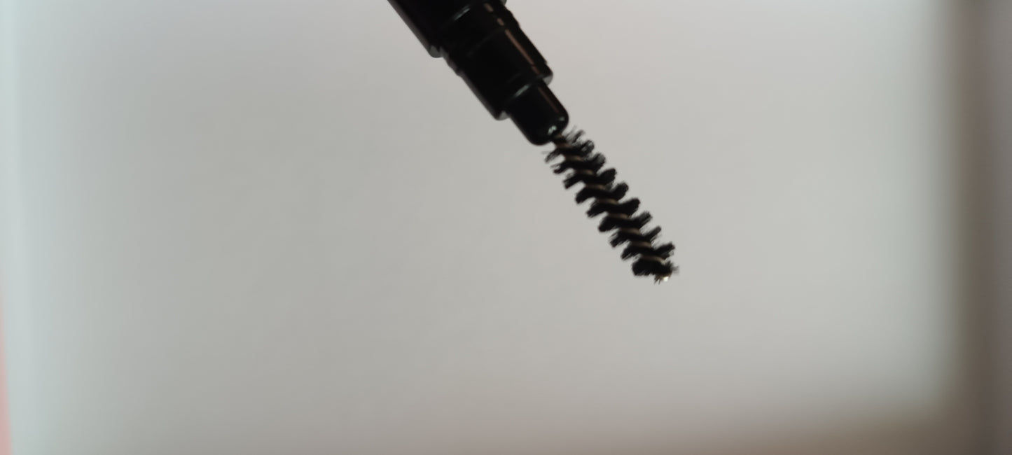 Crayon Sourcils Browliner Brun avec sa brosse intégrée ''Cream+Dust''