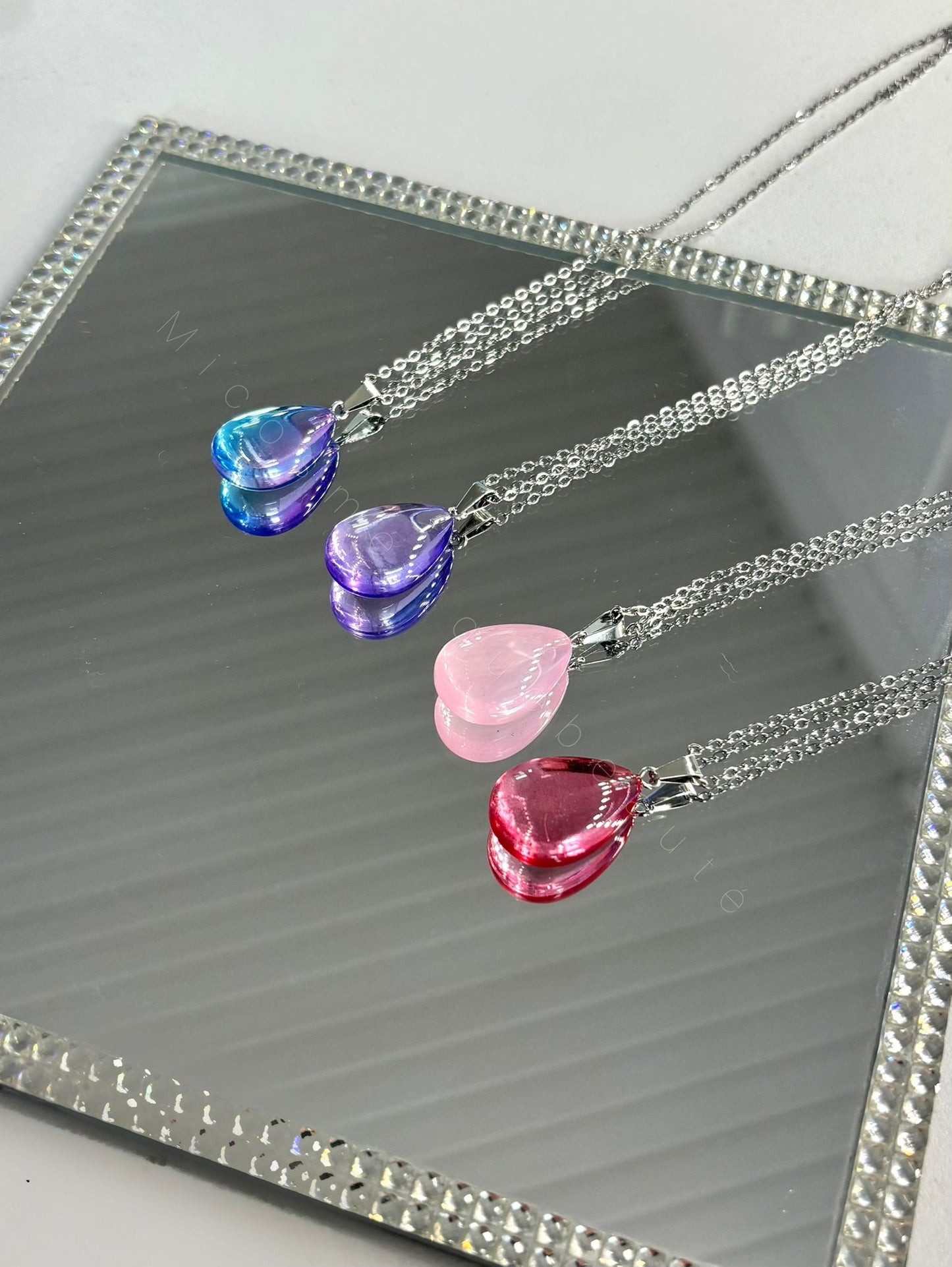 Pendentif en Verre en forme de goutte avec sa chaîne ajustable en acier inoxydable