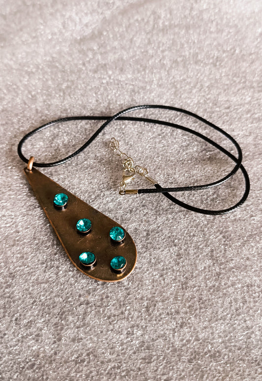 Collier et pendentif style goutte d'eau acier vieillit cuivré avec strass
