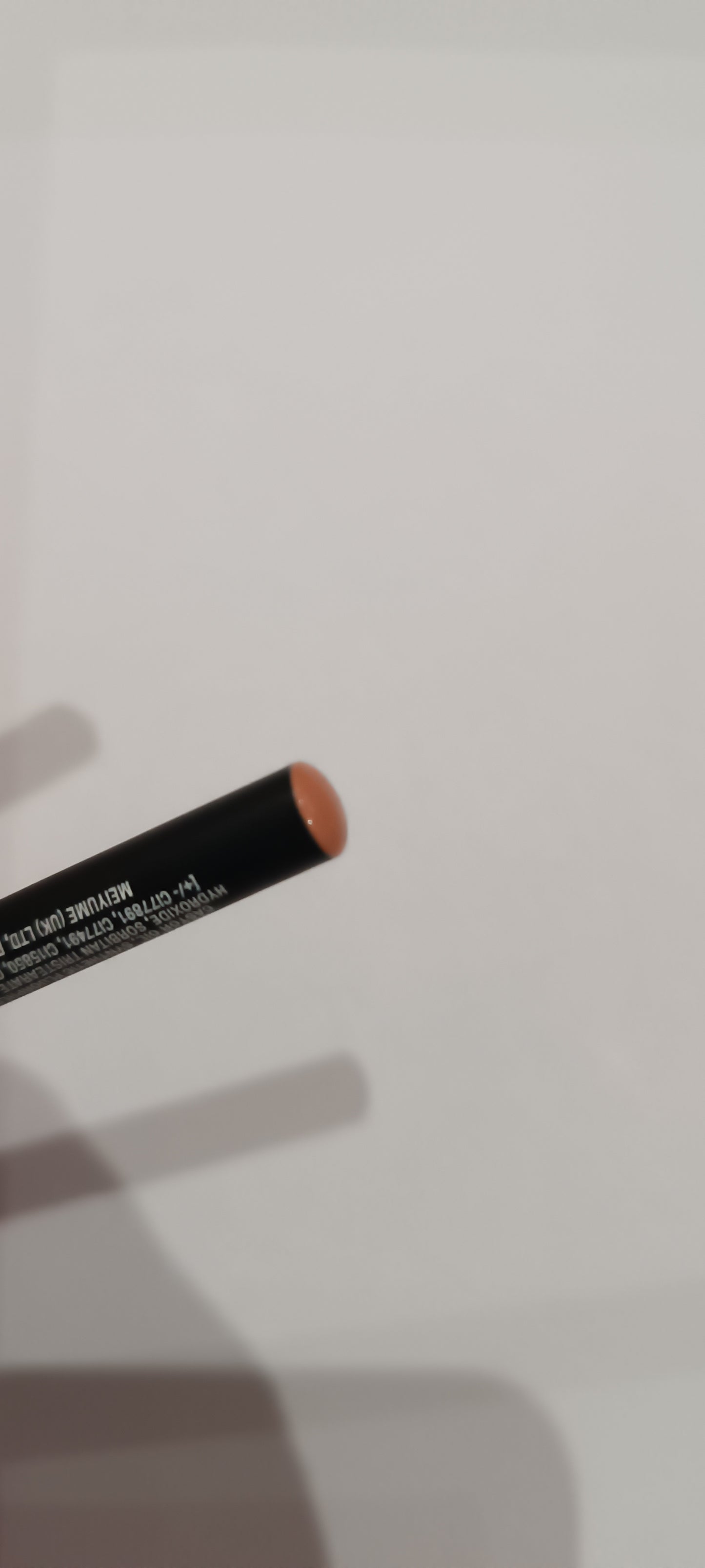 Crayon yeux Nude caramel ''Pout it out'' Haute précisions