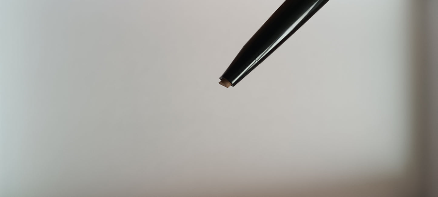 Crayon Sourcils Browliner Brun avec sa brosse intégrée ''Cream+Dust''